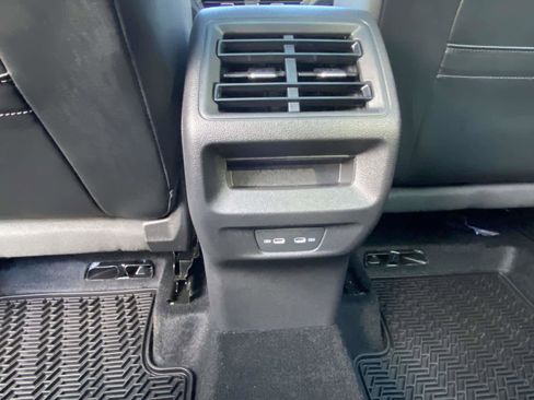 Certified 2026 Volkswagen Tiguan SE w/ Panoramic Sunroof Package AWD/4WD image 21