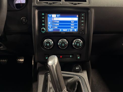 Used 2014 Dodge Challenger R/T RWD image 28
