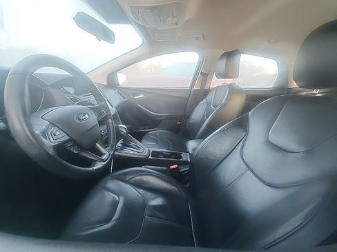 Used 2016 Ford Focus SE w/ Equipment Group 201A FWD image 3