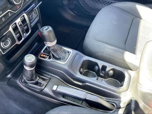 Used 2021 Jeep Wrangler Unlimited Sahara AWD/4WD image 14