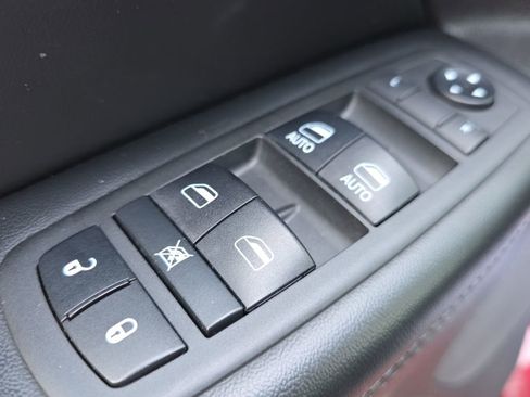 Used 2019 Jeep Grand Cherokee Limited w/ Luxury Group II image 32