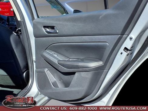 Used 2024 Nissan Altima 2.5 SV image 14