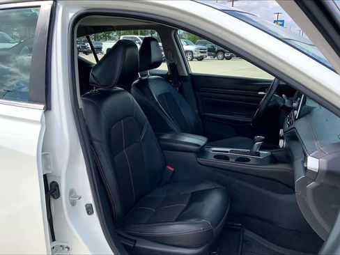 Used 2022 Nissan Altima 2.5 SR w/ Midnight Edition Package image 9