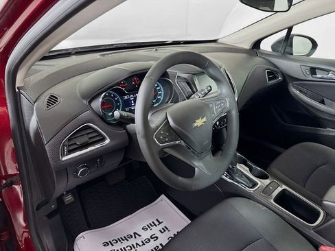 Used 2017 Chevrolet Cruze LT w/ Convenience Package FWD image 11