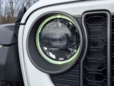 Certified 2025 Jeep Wrangler Unlimited Rubicon w/ Convenience Group image 9