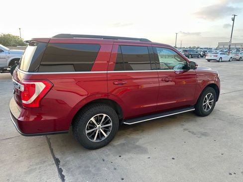 Used 2018 Ford Expedition XLT w/ Equipment Group 202A image 4