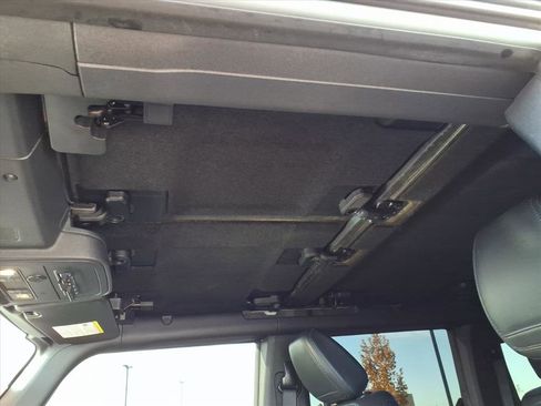 Used 2022 Ford Bronco Wildtrak image 13