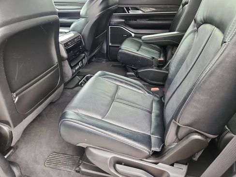 Used 2022 Jeep Wagoneer Series III w/ Flexible Seating Group AWD/4WD image 10