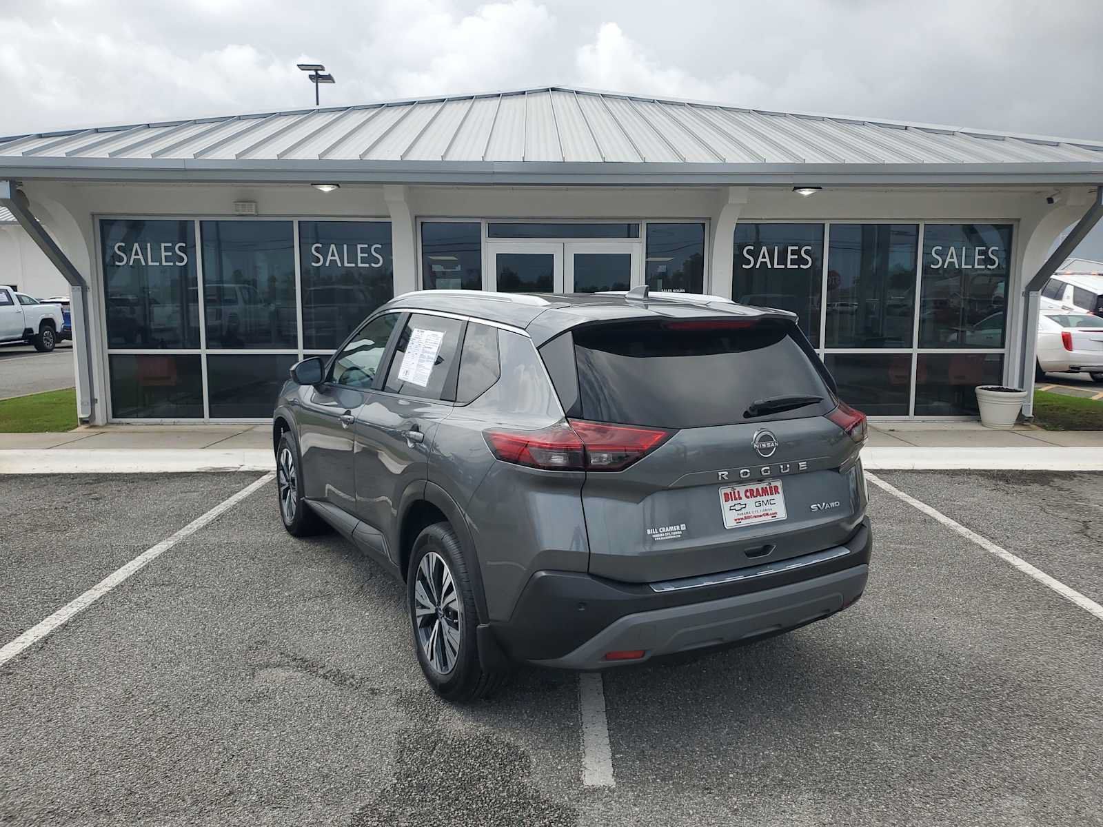 Used 2023 Nissan Rogue SV w/ SV Premium B Package AWD/4WD image 3