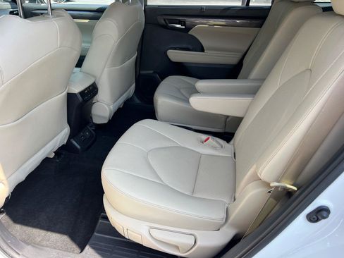 Used 2023 Toyota Highlander Limited AWD/4WD image 21