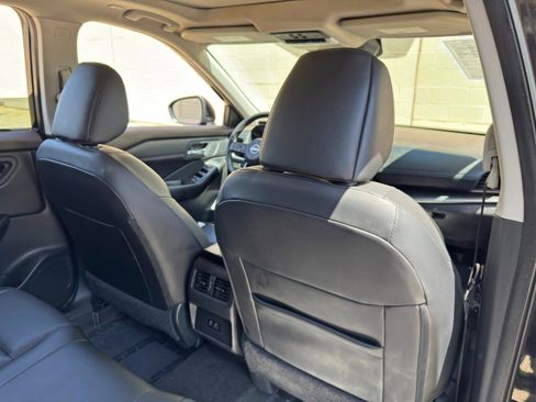 Used 2023 Nissan Rogue SV w/ SV Premium Package FWD image 32