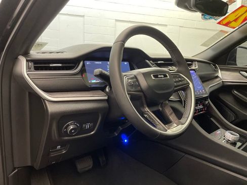 Certified 2024 Jeep Grand Cherokee L Limited AWD/4WD image 13