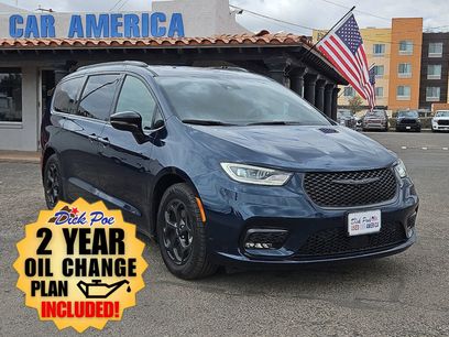 Used 2024 Chrysler Pacifica Premium