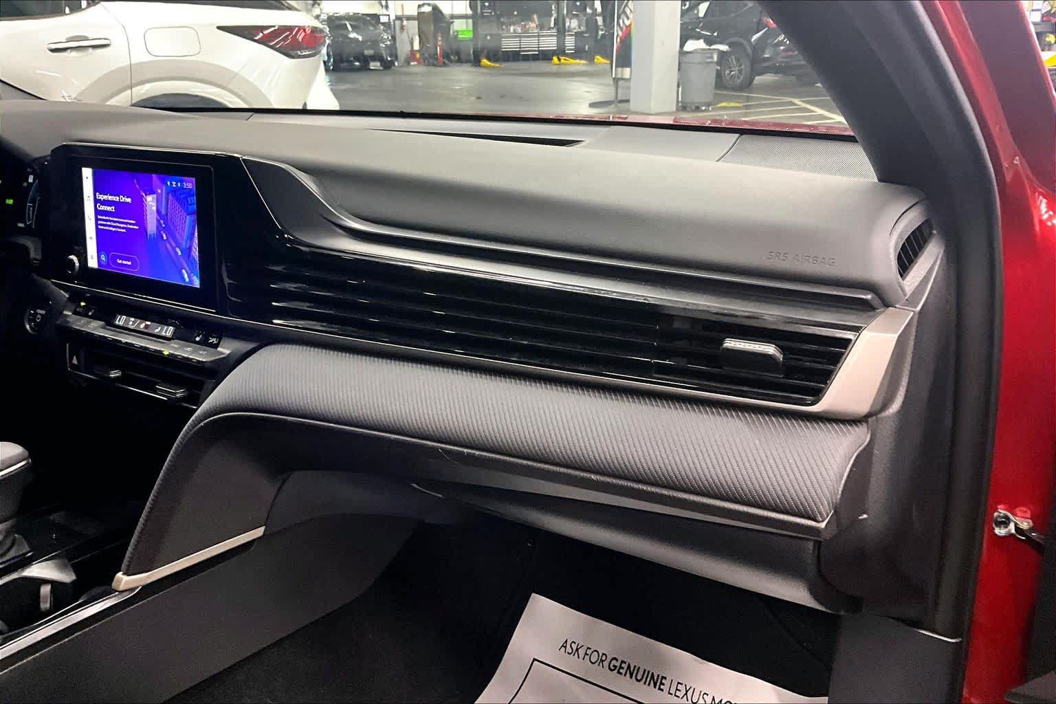 Used 2025 Toyota Camry SE w/ Convenience Package FWD image 18