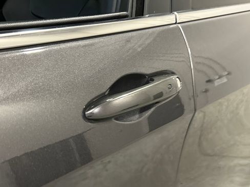 Used 2019 Jeep Cherokee Latitude Plus w/ Comfort/Convenience Group AWD/4WD image 13