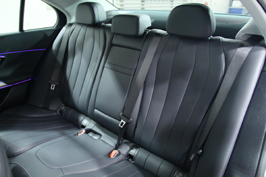 Used 2026 Mercedes-Benz E 350 4MATIC Sedan image 30