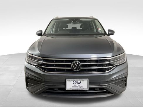 Used 2023 Volkswagen Tiguan SE w/ Panoramic Sunroof Package FWD image 3