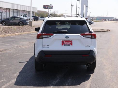 Used 2021 Toyota RAV4 LE image 6