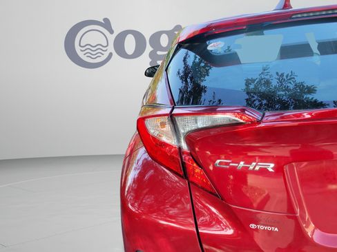 Used 2020 Toyota C-HR LE FWD image 23