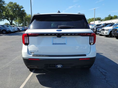 Certified 2025 Ford Explorer Active RWD image 8