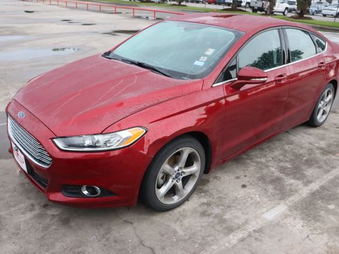 Used 2014 Ford Fusion SE FWD image 3