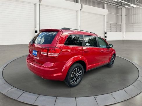Used 2018 Dodge Journey SE w/ Connectivity Group FWD image 5
