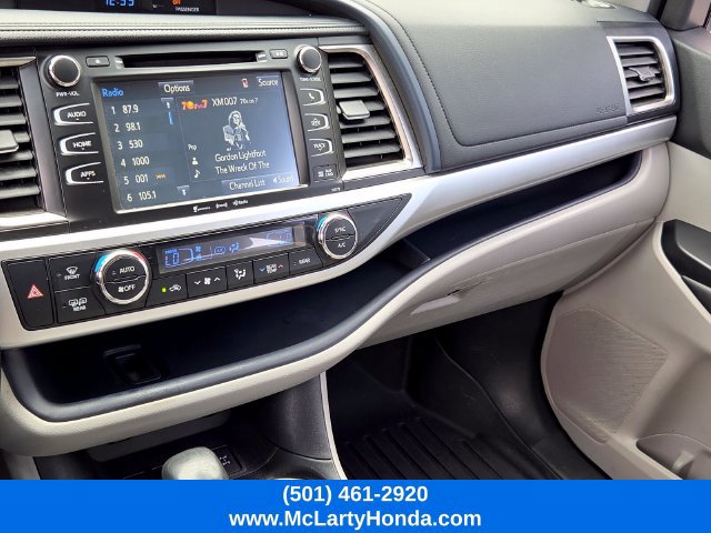 Used 2017 Toyota Highlander XLE AWD/4WD image 27