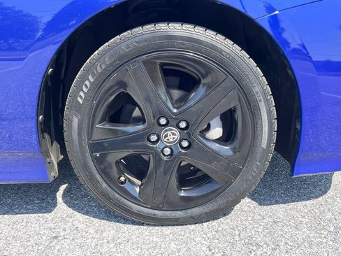 Used 2016 Toyota Prius Three Touring FWD image 23