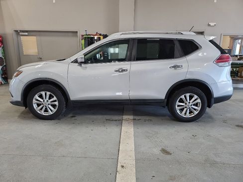Used 2016 Nissan Rogue SV image 1