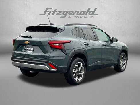 Used 2025 Chevrolet Trax LT FWD image 8