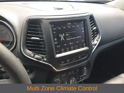 Used 2023 Jeep Cherokee Altitude Lux AWD/4WD image 3