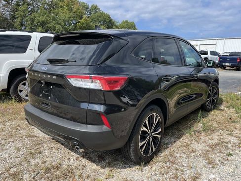 Used 2022 Ford Escape SE w/ SE Sport Appearance Package image 3