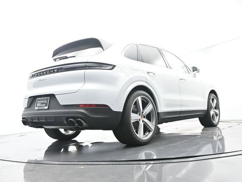 Certified 2025 Porsche Cayenne AWD/4WD image 49