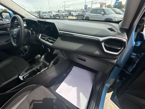 Certified 2025 Chevrolet TrailBlazer LT AWD/4WD image 31