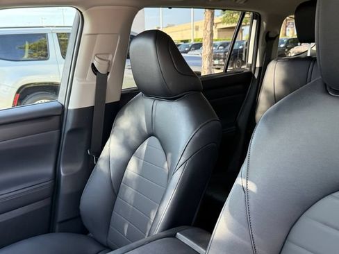 Used 2026 Toyota Highlander XLE AWD/4WD image 12