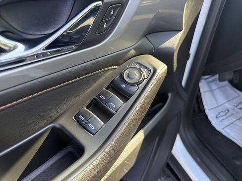 Used 2021 Chevrolet Traverse LS FWD image 11