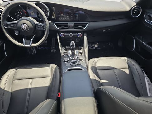 Used 2021 Alfa Romeo Giulia Sprint w/ Sun & Sound Package RWD image 10