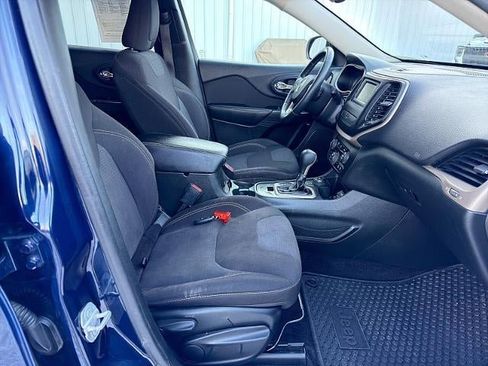 Used 2015 Jeep Cherokee Latitude w/ Comfort/Convenience Group image 14