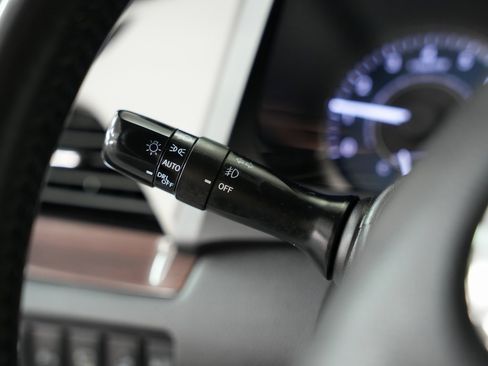 Used 2019 Toyota Sienna Limited Premium image 14