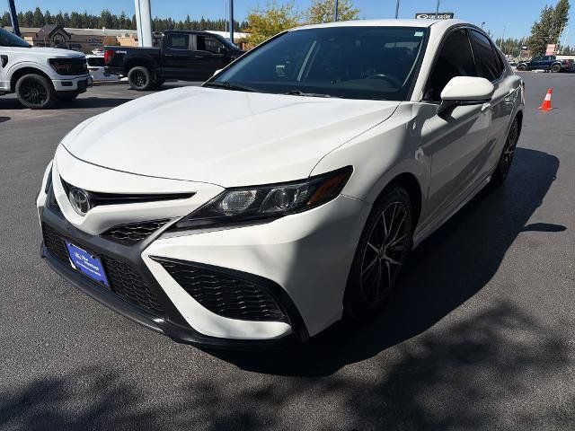 Used 2023 Toyota Camry SE FWD image 3