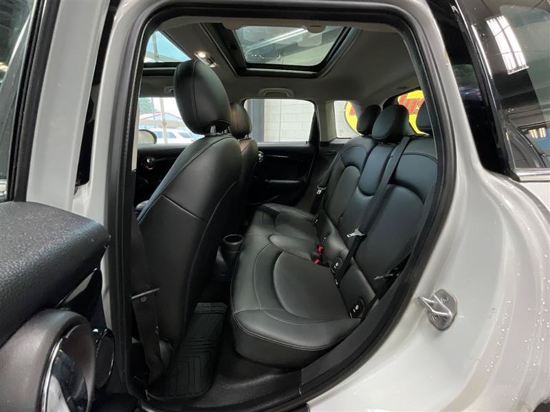 Used 2021 MINI Cooper 4-Door Hardtop w/ Premium Package FWD image 23