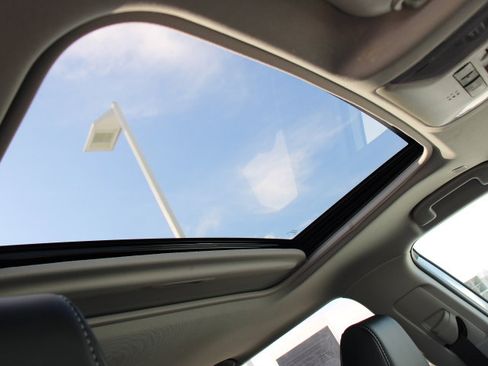 Used 2024 Toyota RAV4 XLE Premium image 21