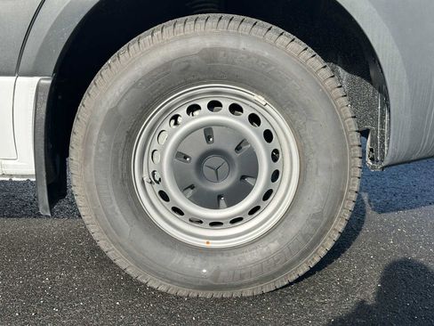 Used 2023 Mercedes-Benz Sprinter 1500 image 9