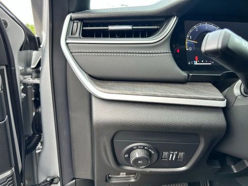 New 2025 Jeep Grand Cherokee L Limited w/ Black Appearance Package image 19