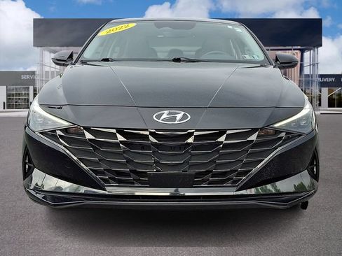 Used 2022 Hyundai Elantra Limited w/ Preferred Accessory Package FWD image 2