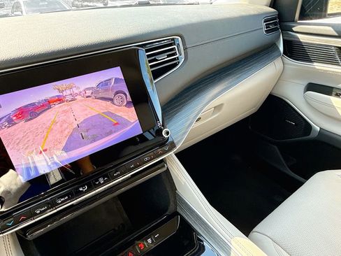 Used 2024 Jeep Wagoneer Series II w/ Flexible Seating Group image 24