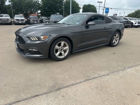 Used 2017 Ford Mustang Coupe RWD image 6