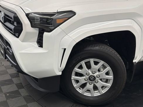 Certified 2026 Toyota Tacoma SR5 AWD/4WD image 5