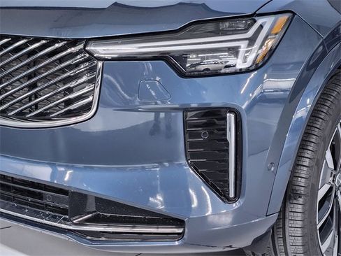 Used 2025 Volvo XC90 B6 Plus image 12