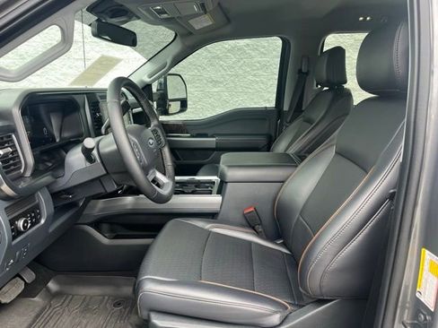 Used 2025 Ford F250 Lariat w/ Chrome Package image 4